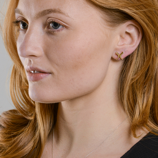 Beso Stud Earrings in Gold