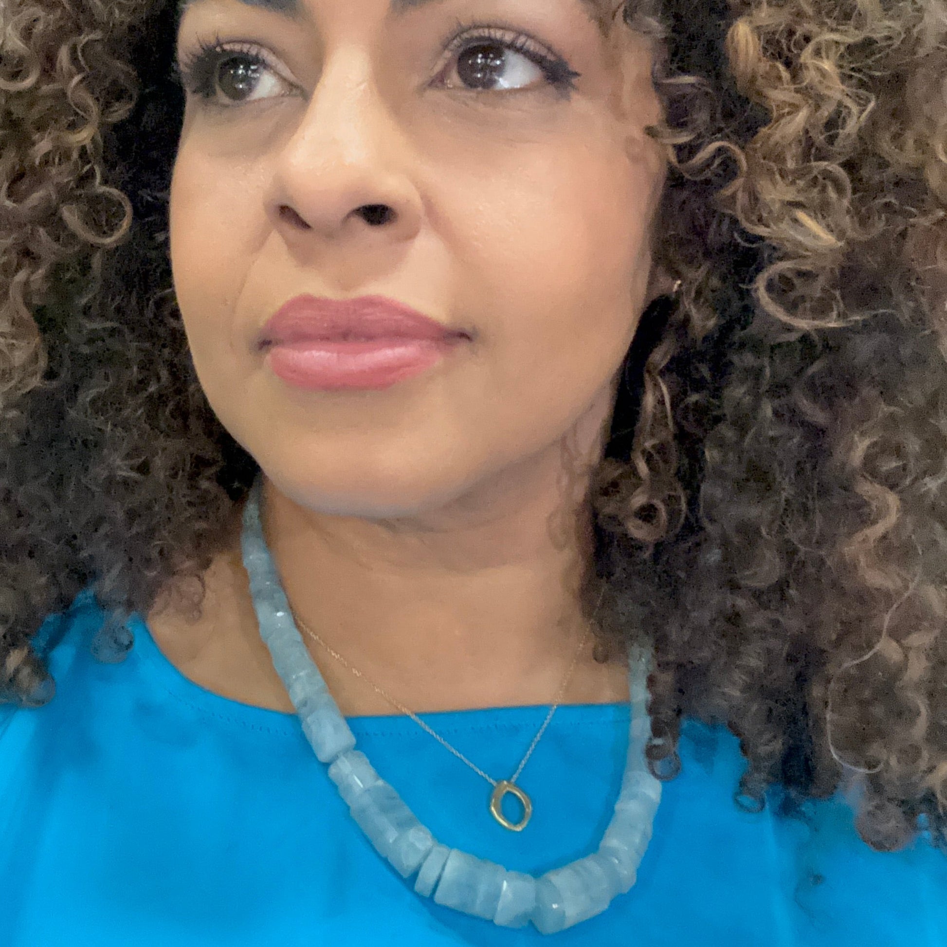 Ocean_Glow_Aquamarine_Necklace_with_Flow_Clasp_in_Gold_on_model