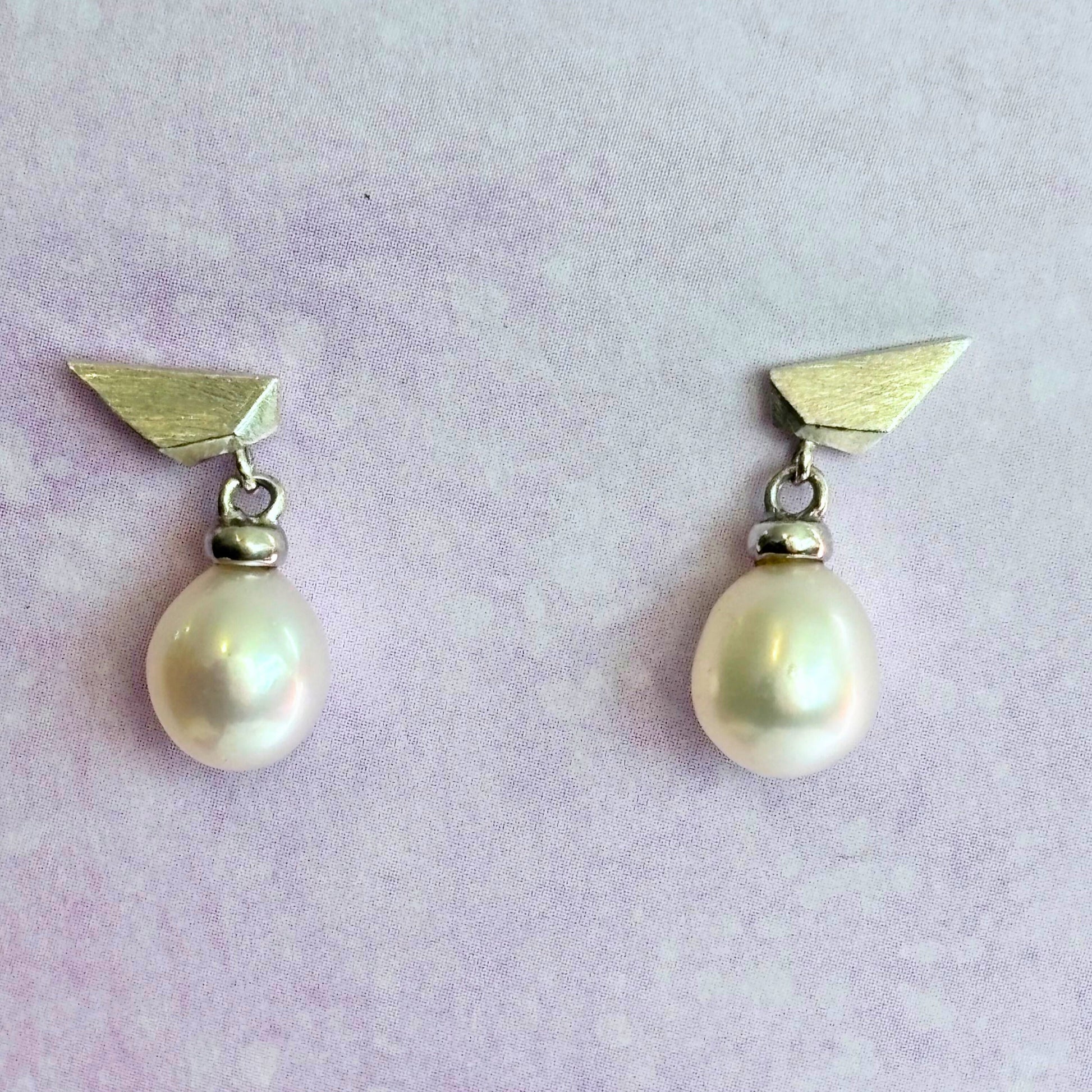 Petite Fyllo Pearl Earrings in Sterling Silver