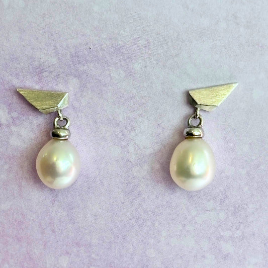 Petite Fyllo Pearl Earrings in Sterling Silver