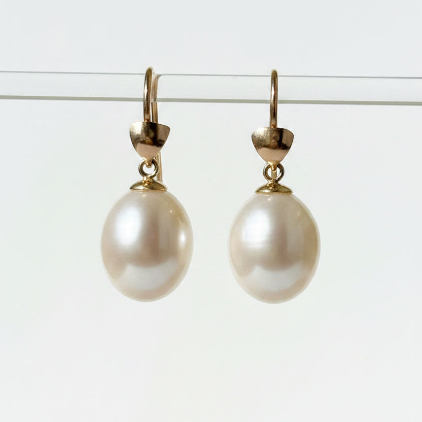 Ama Oval Earrings, White