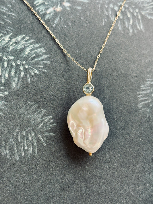 Gold pendant with aquamarine and fresh water pearl